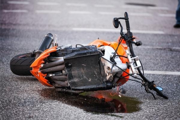 motorcycle crashed on roadside